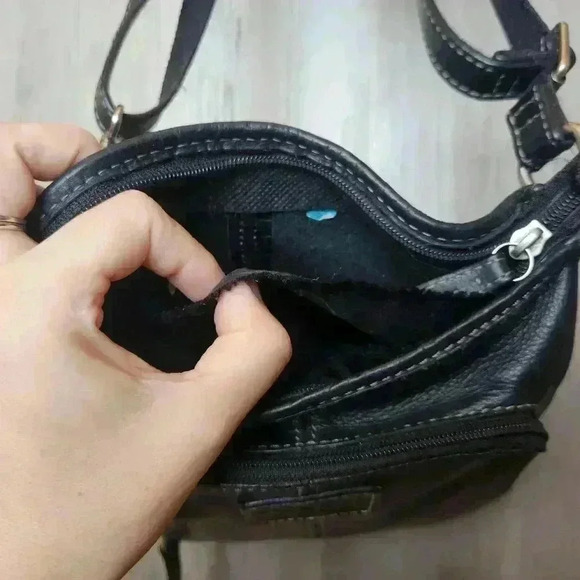 FOSSIL Black Classic Crossbody Logo Bag Small Size - Picture 7 of 14